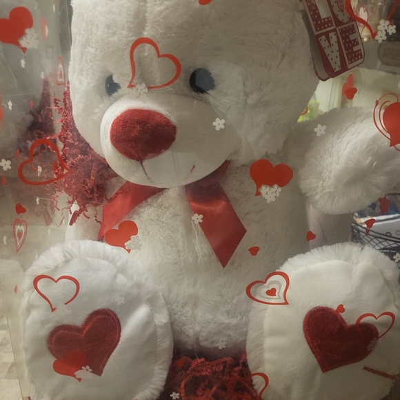unbranded Other - Valentine's Day Bear NWT